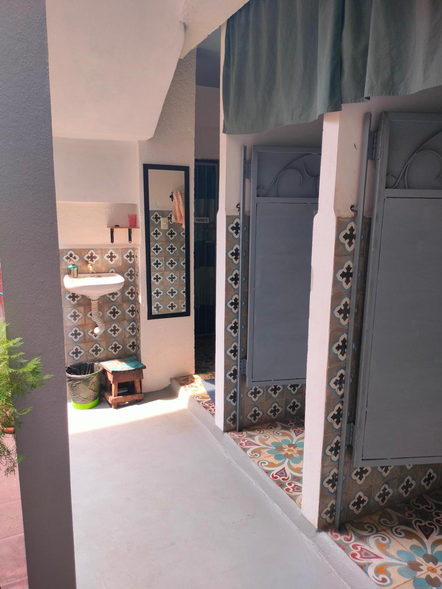 לאון Hostal La Tortuga Booluda מראה חיצוני תמונה